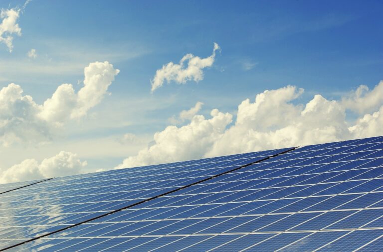 Forscher stellen neuen Rekord bei transparenten Solarzellen auf
